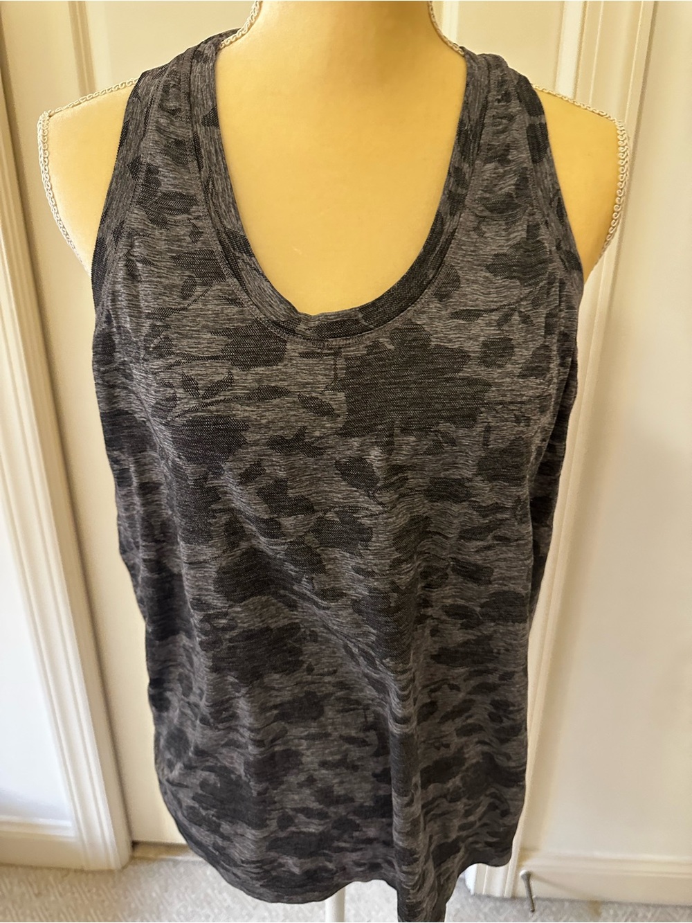 Athleta Gray Black floral Momentum Tank XL